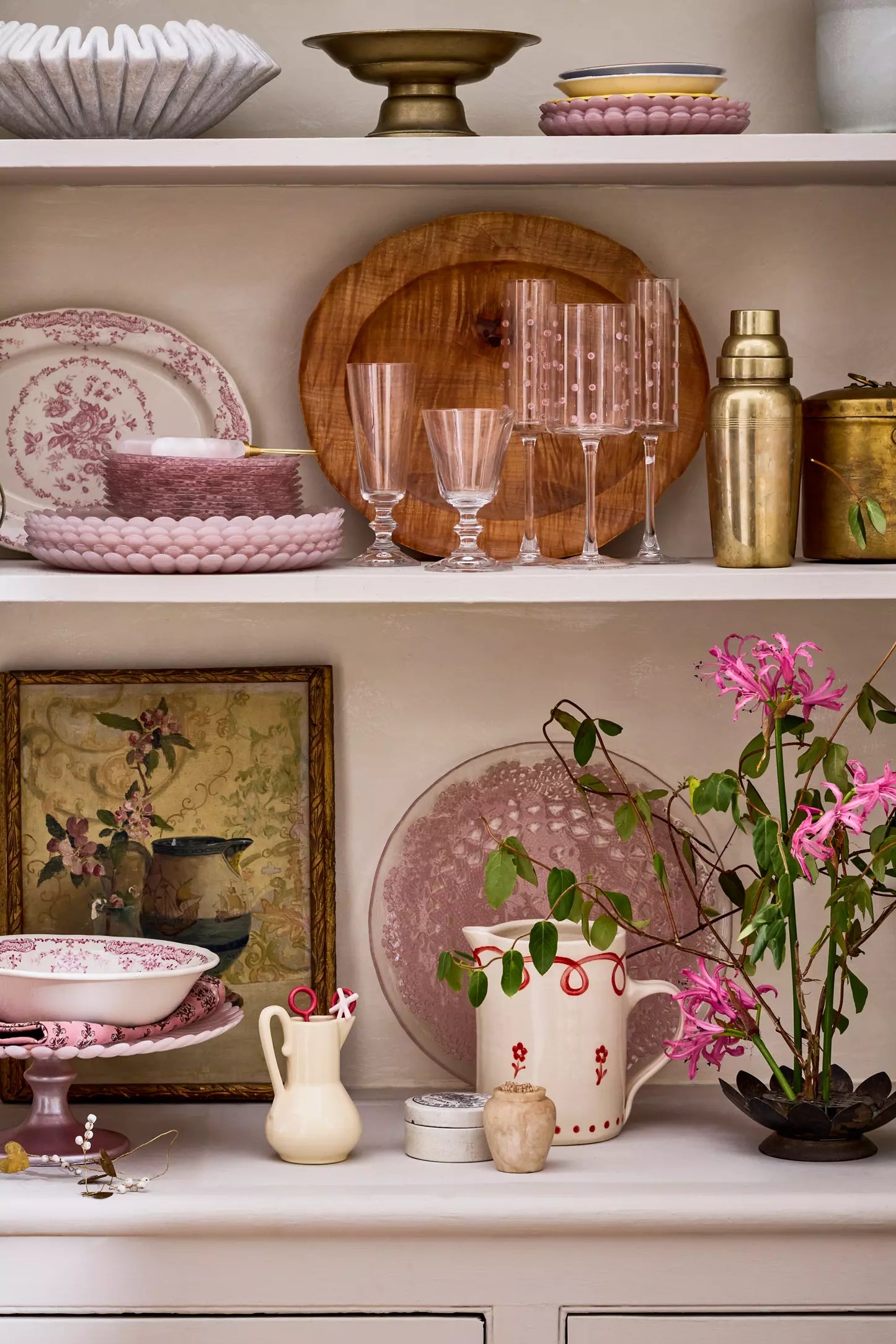 Scalloped Rose‑Tinted Glass Serving Plate